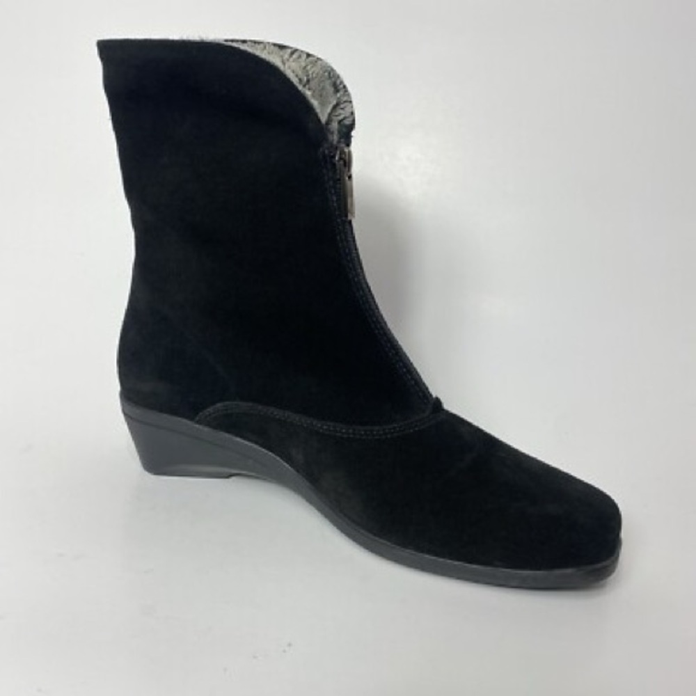 La CANADIENNE Evitta Black Suede Ankle Boots with Gray Fur Trim
